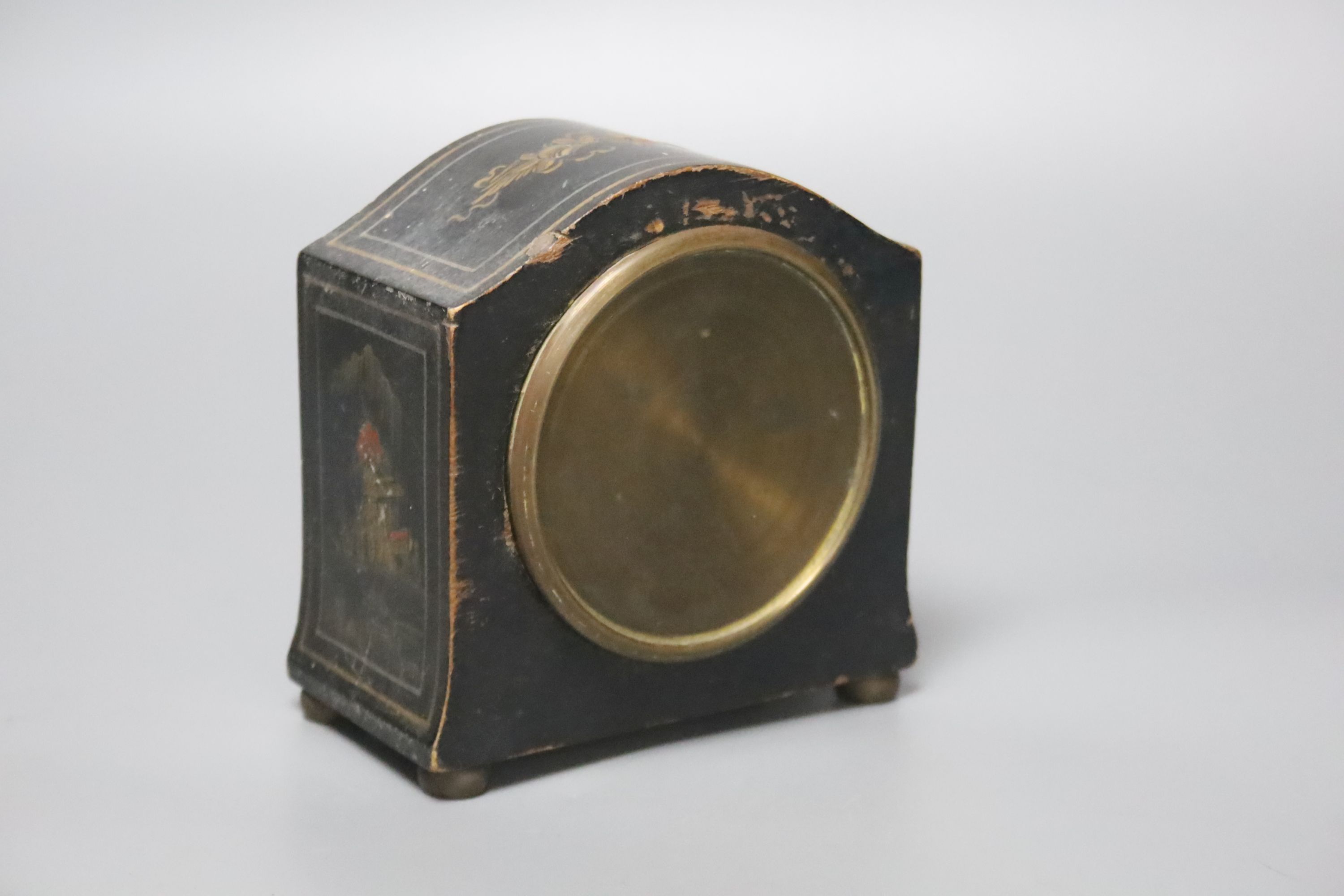 A 1920s chinoiserie lacquer mantel timepiece, height 13cm